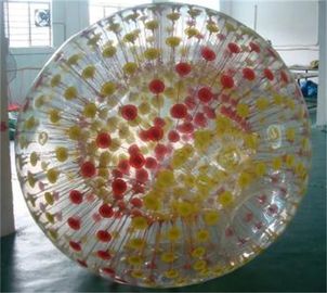 फुटबॉल Inflatable यार्ड खिलौने 0.65-0.9 मिमी पीवीसी / टीपीयू भूमि मानव ज़ोरब बॉल खेल मनोरंजन