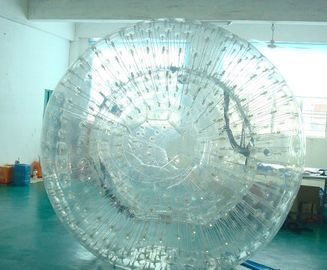 फुटबॉल Inflatable यार्ड खिलौने 0.65-0.9 मिमी पीवीसी / टीपीयू भूमि मानव ज़ोरब बॉल खेल मनोरंजन