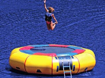 कूदते पानी Trampoline Inflatable जल खिलौने निविड़ अंधकार पीवीसी