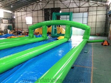 3 लेन ग्रीन पिछवाड़े Inflatable जल स्लाइड आग प्रतिरोधी एससीटी