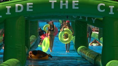 ग्रीन विशालकाय Inflatable पानी स्लाइड, पागल मज़ा 1000 फीट Inflatable विशाल स्लाइड
