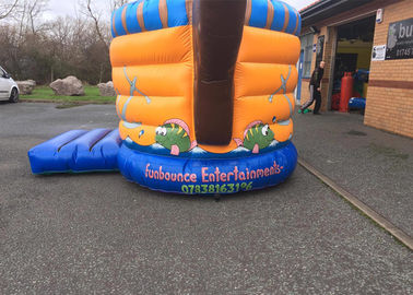 Slippy स्लाइड के साथ शानदार थीम्ड Inflatable समुद्री डाकू जहाज बाउंस हाउस खेल