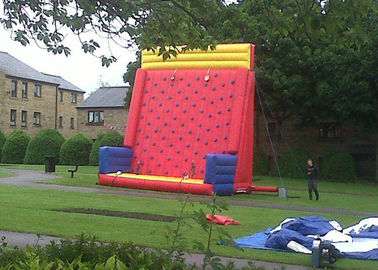 पीवीसी सामग्री के साथ भूमि पर सुरक्षा खेल Inflatable रॉक चढ़ाई दीवार किराये