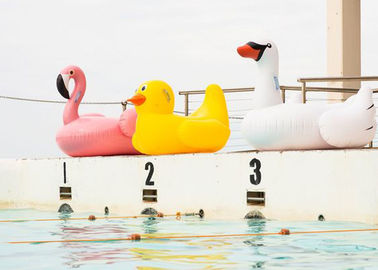 पूल के लिए विशालकाय Inflatable जल खिलौने फ्लोट स्वान Inflatable फ्लेमिंगो