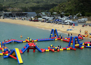 झील के लिए अद्भुत Inflatable जल पार्क, विशाल पानी पार्क 0.9 मिमी पीवीसी के साथ Inflatable