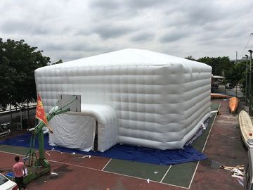 घटना / पार्टी के लिए टिकाऊ सुपर जायंट Inflatable तम्बू व्हाइट एयर बिल्डिंग संरचना