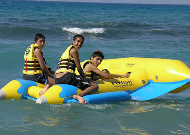 पानी के खेल के लिए पीला 0.9 मिमी पीवीसी Inflatable फ्लाई मछली Inflatable खिलौना नाव