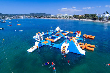 वेक आइलैंड के लिए विशालकाय वयस्क विशालकाय ब्लू inflatable खेल पार्क, महासागर के लिए पानी के खेल उपकरण