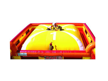 बच्चों के रेसिंग के लिए पीला / लाल आउटडोर Inflatable खेल Inflatable सॉफ्ट माउंटेन