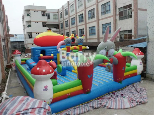 कस्टम लोगो इन्फ्लेटेबल खेल का मैदान उपकरण बच्चों की गतिविधि के लिए उछालभरी महल