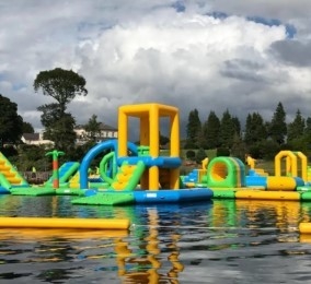 आउटडोर फ्लोटिंग inflatable पानी पार्क 0.9 मिमी पीवीसी inflatable पानी के खेल