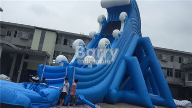 पूल सीई / उल ब्लोअर के साथ ब्लू वेव 36 * 20 * 15 मीटर विशाल इन्फ्लैटेबल वॉटर स्लाइड