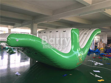 फैशन झील Inflatable जल खिलौने Inflatable Seesaw पानी पर Inflatable स्लाइड