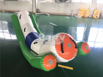 पानी पर 4 लोगों के लिए वाणिज्यिक ग्रेड Inflatable खिलौने पानी टीटर Totter Seesaw