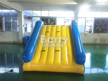 0.9 मिमी पीवीसी Tarpaulin के साथ वाणिज्यिक 4 * 2 * 2 एम फ्लोटिंग पानी Inflatable स्लाइड