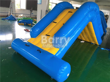 0.9 मिमी पीवीसी Tarpaulin के साथ वाणिज्यिक 4 * 2 * 2 एम फ्लोटिंग पानी Inflatable स्लाइड