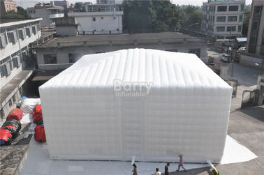 व्हाइट 15x15M Inflatable तम्बू, कस्टम मेड एलईडी एलईडी Inflatable पार्टी टेंट क्यूब घटना के लिए