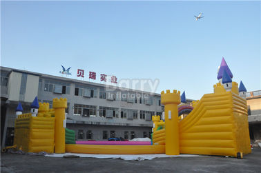 विशालकाय Inflatable पानी पार्क