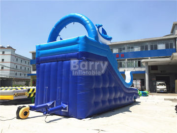 पीवीसी सामग्री के साथ ब्लू छोटे Inflatable डॉल्फिन स्लाइड / चढ़ाई दीवार ऊपर उड़ाओ