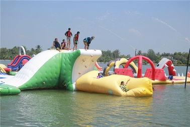 Inflatable फ्लोटिंग वॉटर पार्क