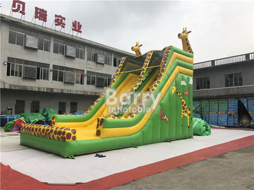 बच्चों के लिए 0.55 मिमी परमवीर चक्र बच्चों के आचार का आकार वाणिज्यिक आउटडोर जिराफ Inflatable सूखी स्लाइड