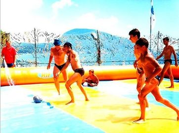 रोमांचक जल Inflatable सॉकर फील्ड, बच्चों के लिए फुटबॉल Inflatable साबुन कोर्ट