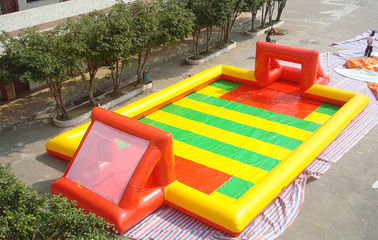 अद्भुत खेल खेल Inflatable फुटबॉल फील्ड, रंगीन पीवीसी Inflatable फुटबॉल खेल क्षेत्र