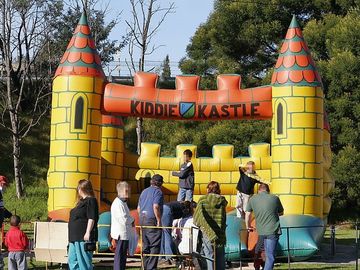 जन्मदिन की पार्टी के लिए पिछवाड़े के बच्चे Inflatable बाउंसर 0.55 मिमी पीवीसी छोटे उछाल वाले महल