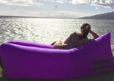 आरामदायक पानी स्लीपिंग बैग आउटडोर Inflatable खिलौने Hangout Lounger कैम्पिंग सोफा