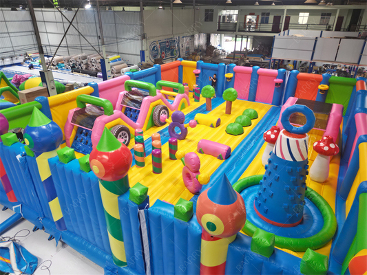 कस्टम दुनिया के सबसे बड़े बच्चों के लिए इनडोर उछाल घर थीम पार्क inflatable खेल का मैदान