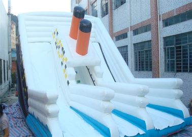 सफेद वाणिज्यिक Inflatable स्लाइड / डबल लेन टाइटैनिक Inflatable स्लाइड