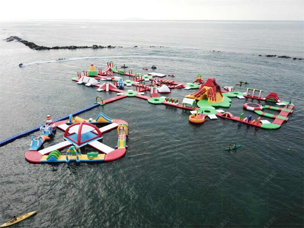 जलरोधक inflatable फ्लोटिंग वाटर पार्क आकार और हवा से तेजी से शिपिंग द्वारा निर्धारित