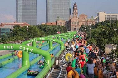 3 लेन ग्रीन पिछवाड़े Inflatable जल स्लाइड आग प्रतिरोधी एससीटी