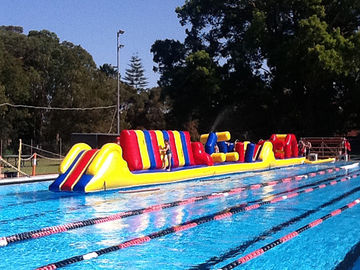 अनुकूलित 26 एम Inflatable बाधा कोर्स दौड़ निविड़ अंधकार पीवीसी सामग्री