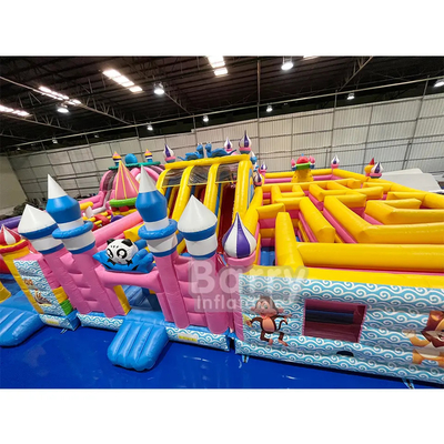 खेल थीम पार्क के साथ टिकाऊ टारपॉलिन कॉम्बो उछाल घर inflatable भूलभुलैया खेल का मैदान
