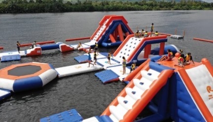 0.9 मिमी पीवीसी inflatable फ्लोटिंग वाटर पार्क inflatable बाधा पाठ्यक्रम पर पानी EN71