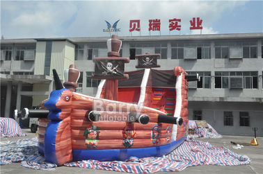 आकर्षक वाणिज्यिक Inflatable कॉम्बो समुद्री डाकू जहाज, बाउंसी कैसल स्लाइड बाधा कोर्स के साथ स्लाइड