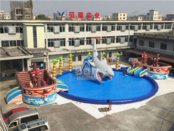 भूमि पर विशालकाय समुद्री डाकू जहाज थीम Inflatable जल पार्क 36.5x20x8.5mH