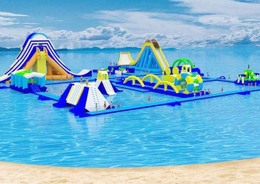 वाणिज्यिक फ़्लोटिंग खिलौने Inflatable जल पार्क, वयस्क के लिए विशाल समुद्र तट Waterpark