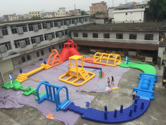 वाणिज्यिक ग्रेड वाटर फ्लोटिंग एक्वा पार्क मनोरंजन इन्फ्लेटेबल फ्लोटिंग वाटर पार्क